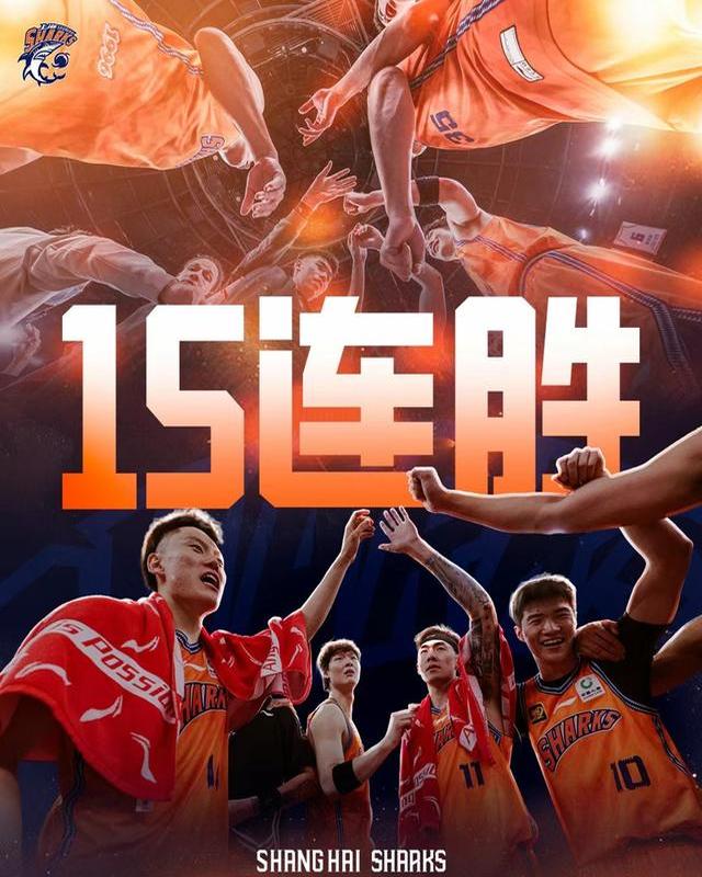 球场强敌对决明星球员激烈争夺胜利的简单介绍