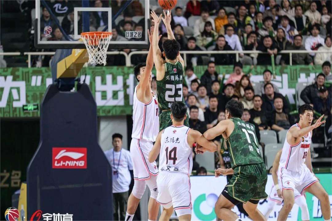 包含林崴31分同曦不敌广东李弘权26分上海胜四川的词条