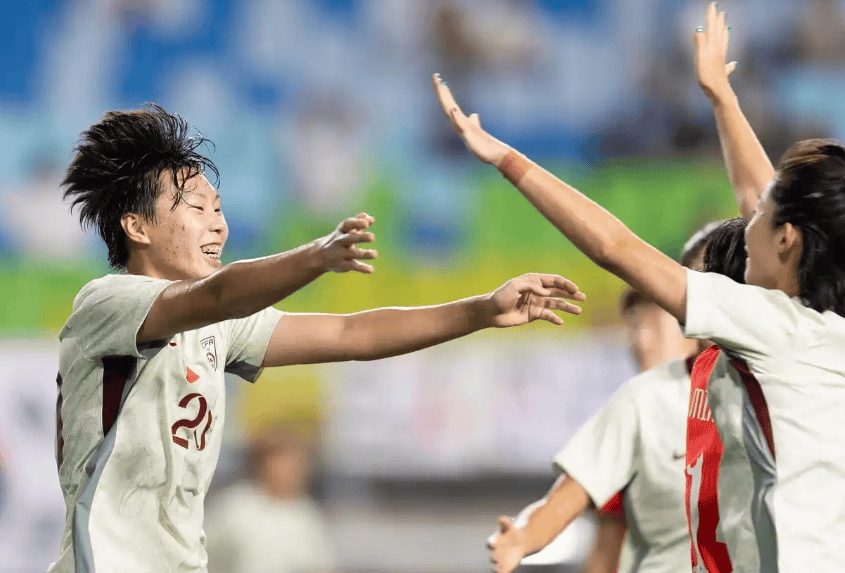 包含东亚杯-中国女足4-2中国台北两球领先被追平邵子钦双响的词条