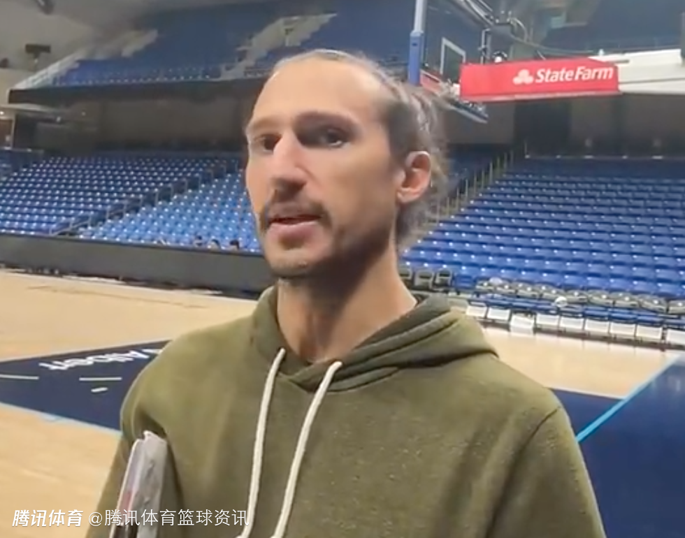 包含飞翼队主帅李月汝今天在攻防两端都很出众，为她感到骄傲的词条