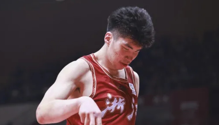 媒体人：余嘉豪在西乙赚的那点钱，连在浙江队的零头都不如